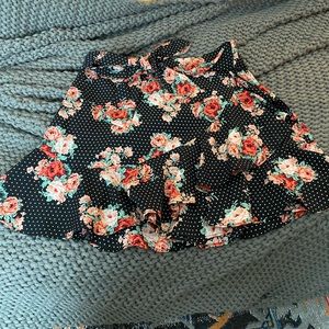 NWOT flouncy mini skirt
